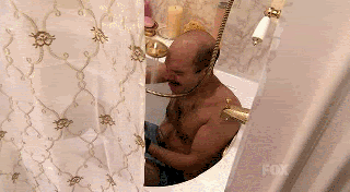 I venditori piangono sotto la doccia che non si vedano le lacrime